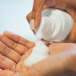 Hyaluronic Acid + Niacinamide Foam Mousse Cleanser